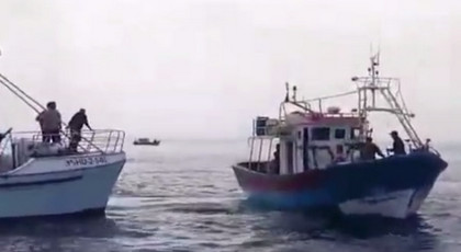 بحارة ناظوريون ينقذون صيادين جزائريين علقوا في البحر ليومين بعرض السواحل المغرب بحارة ناظوريون ينقذون صيادين جزائريين علقوا في البحر ليومين بعرض السواحل المغرب