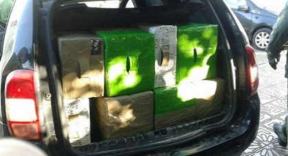 جمارك الناظور تحجز 368 كيلوغراما من المخدرات بعد تعقّبها سيارة إلى العيون الشرقية جمارك الناظور تحجز 368 كيلوغراما من المخدرات بعد تعقّبها سيارة إلى العيون الشرقية