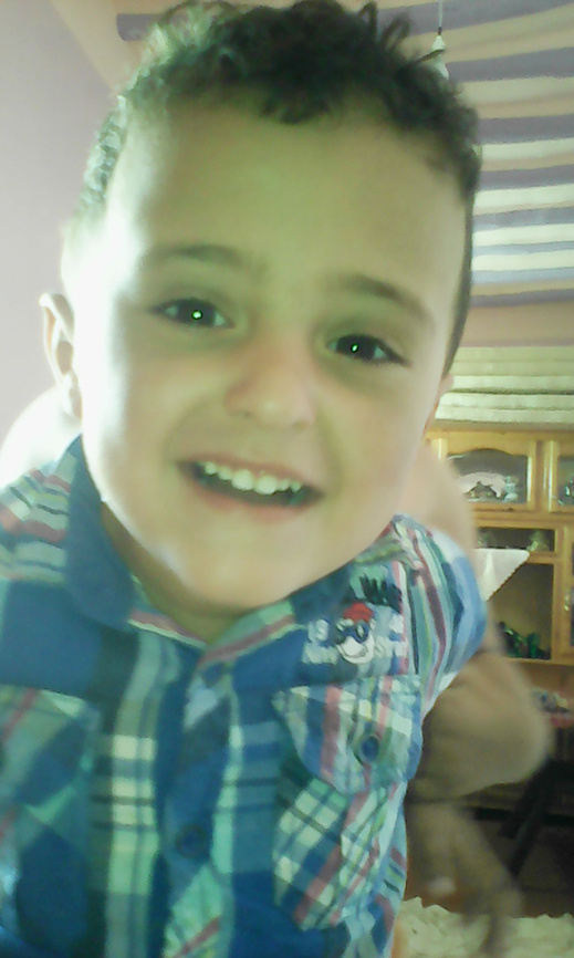 أسرة طفل في عمر الزهور مصاب بالتوحد تناشد مدّ يد المساعدة لها حتى تستقيم حياة إبنها أسرة طفل في عمر الزهور مصاب بالتوحد تناشد مدّ يد المساعدة لها حتى تستقيم حياة إبنها