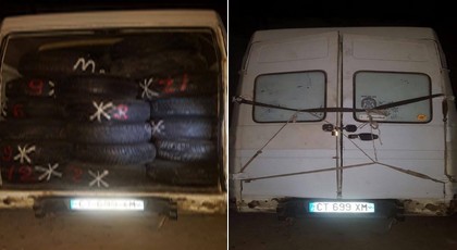 بالصور.. جمارك الناظور تحجز 700 عجلة مطاطية في الطريق الرابطة بين الناظور وبني أنصار بالصور.. جمارك الناظور تحجز 700 عجلة مطاطية في الطريق الرابطة بين الناظور وبني أنصار