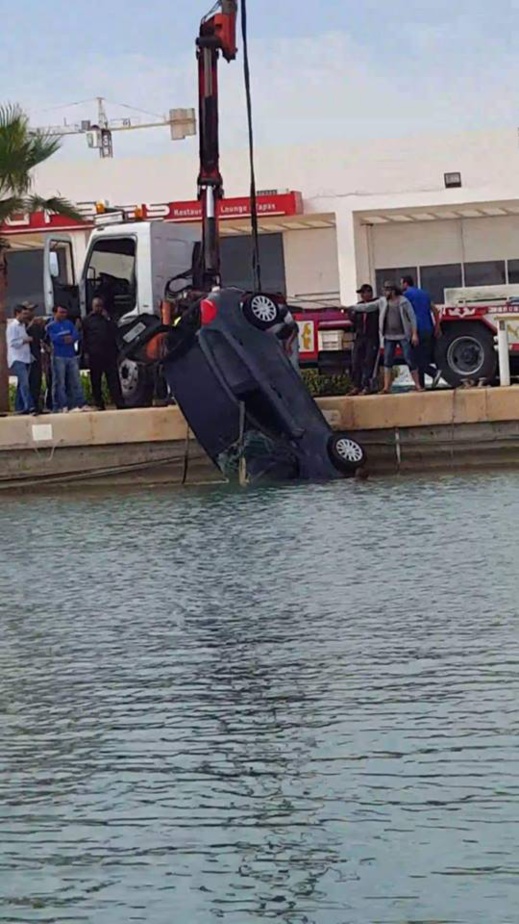 بالفيديو.. سقوط سيارة داخل حوض مياه مارينا سعيدية بالفيديو.. سقوط سيارة داخل حوض مياه مارينا سعيدية