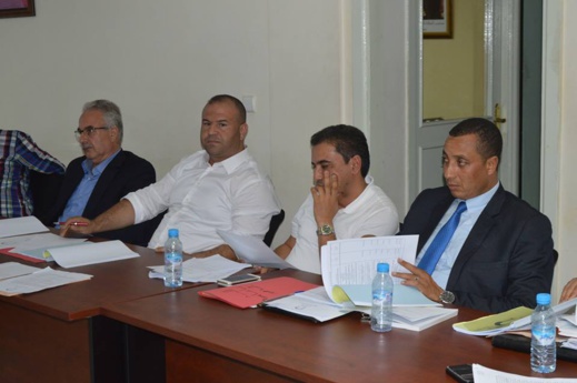 جلوس الرحموني وحوليش إلى جنب لأول مرة.. هل يحمل أية دلالات عن تعاون مثمر يصّب في مصلحة الناظور؟ جلوس الرحموني وحوليش إلى جنب لأول مرة.. هل يحمل أية دلالات عن تعاون مثمر يصّب في مصلحة الناظور؟