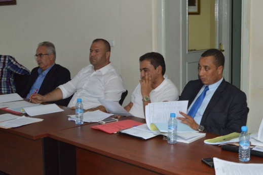 جلوس الرحموني وحوليش إلى جنب لأول مرة.. هل يحمل أية دلالات عن تعاون مثمر يصّب في مصلحة الناظور؟ جلوس الرحموني وحوليش إلى جنب لأول مرة.. هل يحمل أية دلالات عن تعاون مثمر يصّب في مصلحة الناظور؟