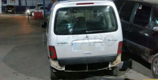 إحباط محاولة تهريب 4 مهاجرين أفارقة الى داخل مليلية بواسطة سيارة نفعية إحباط محاولة تهريب 4 مهاجرين أفارقة الى داخل مليلية بواسطة سيارة نفعية