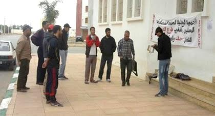 الدريوش.. معطلوا الفرع المحلي يدفعون باستمرار احتجاجاتهم إلى حين الإستجابة لمطالبهم بالشغل الدريوش.. معطلوا الفرع المحلي يدفعون باستمرار احتجاجاتهم إلى حين الإستجابة لمطالبهم بالشغل