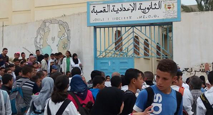 أطر إعدادية "القصبة" بفرخانة تحتج على مدير الإدارة لهذا السبب