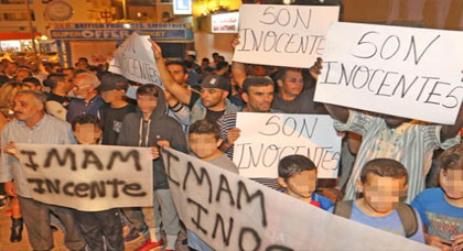 مغاربة يتظاهرون ضد اتهامهم بـ”الدعشنة” من قبل الأمن الإسباني