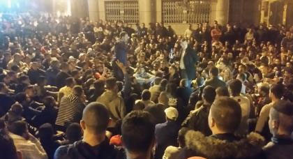 نشطاء يعلنون الحداد بالريف و يتضامنون مع  تاجر السمك المتوفي