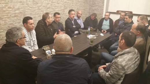 أبناء الناظور والحسيمة يجتعمون بـ'لاهاي' لتدارس إمكانية خوض احتجاجات على طحن بائع السمك أبناء الناظور والحسيمة يجتعمون بـ'لاهاي' لتدارس إمكانية خوض احتجاجات على طحن بائع السمك