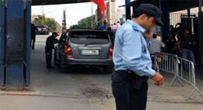 إحباط محاولة تهريب 7 سوريين الى داخل مليلية على متن سيارة نفعية مرقمة باسبانيا إحباط محاولة تهريب 7 سوريين الى داخل مليلية على متن سيارة نفعية مرقمة باسبانيا