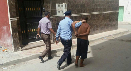 عناصر أمن بني نصار تعتقل شقيقين بتهمة ترويج الكوكايين داخل المدينة عناصر أمن بني نصار تعتقل شقيقين بتهمة ترويج الكوكايين داخل المدينة