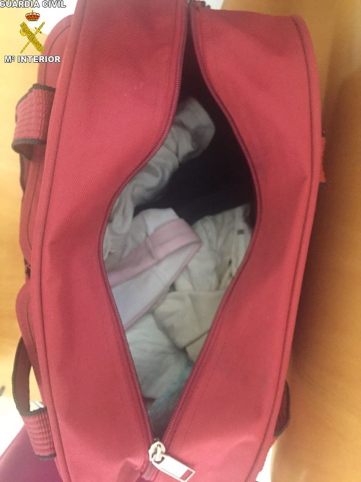 إحباط محاولة تهريب رضيع في عامه الثاني الى مليلية عبر معبر بني نصار داخل حقيبة رياضية إحباط محاولة تهريب رضيع في عامه الثاني الى مليلية عبر معبر بني نصار داخل حقيبة رياضية