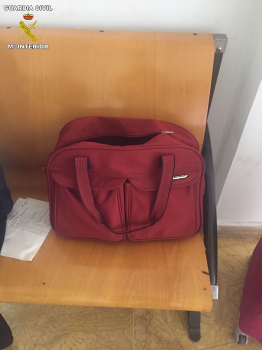 إحباط محاولة تهريب رضيع في عامه الثاني الى مليلية عبر معبر بني نصار داخل حقيبة رياضية إحباط محاولة تهريب رضيع في عامه الثاني الى مليلية عبر معبر بني نصار داخل حقيبة رياضية