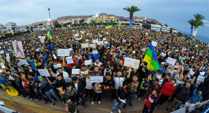 نشطاء الحراك الشعبي بالحسيمة يوضحون حقيقة إنسحاب "مشاركة" ويؤكدون على أن اللجنة مؤقتة ومفتوحة للجميع