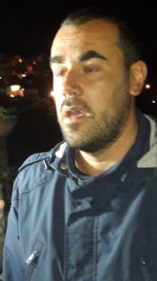 نشطاء الحراك بالحسيمة يجرون حلقية للنقاش العمومي حول ثلاثة شؤون والزفزافي لم يتمالك نفسه ويذرف الدموع نشطاء الحراك بالحسيمة يجرون حلقية للنقاش العمومي حول ثلاثة شؤون والزفزافي لم يتمالك نفسه ويذرف الدموع