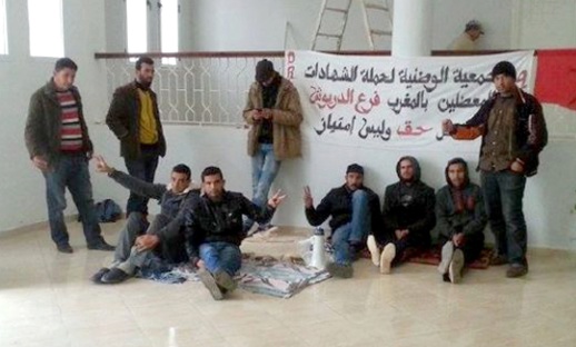 معطلو الفرع المحلي يعتصمون من داخل بلدية الدريوش إستمرارا في برنامجهم الإحتجاجي المحلي
