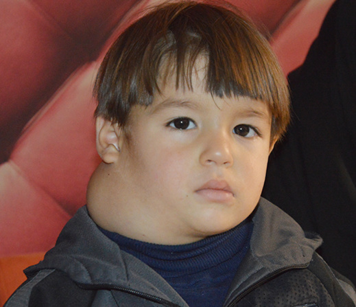 أسرة أحميان تناشد مساعدتها على تكاليف رحلة إبنها إلى إسبانيا لإجراء عملية جراحية على مرضه الخبيث أسرة أحميان تناشد مساعدتها على تكاليف رحلة إبنها إلى إسبانيا لإجراء عملية جراحية على مرضه الخبيث