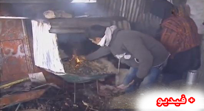 بالفيديو.. معاناة ساكنة جبال الريف مع غياب وسائل التدفئة وغلاء ثمن الحطب 