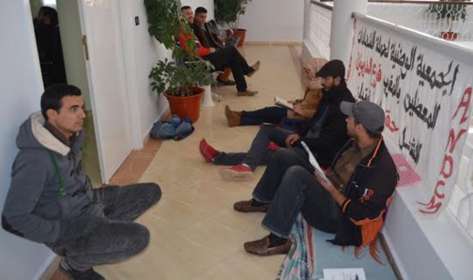 معطلو الدريوش يخوضون اعتصاما احتجاجيا جزئيا على هامش دورة المجلس البلدي