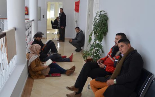 معطلو الدريوش يخوضون اعتصاما احتجاجيا جزئيا على هامش دورة المجلس البلدي معطلو الدريوش يخوضون اعتصاما احتجاجيا جزئيا على هامش دورة المجلس البلدي