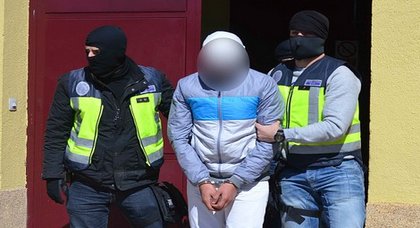 إسبانيا تعتقل مغربيا متهما بتجنيد دواعش إسبانيا تعتقل مغربيا متهما بتجنيد دواعش