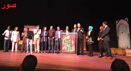 نشطاء وكوميديون مغاربة يبصمون بنجاح على جولة فنية تضم موائد مستديرة وتكريمات بديار هولندا