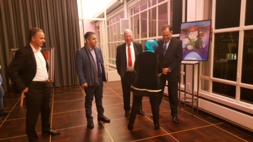 نشطاء وكوميديون مغاربة يبصمون بنجاح على جولة فنية تضم موائد مستديرة وتكريمات بديار هولندا نشطاء وكوميديون مغاربة يبصمون بنجاح على جولة فنية تضم موائد مستديرة وتكريمات بديار هولندا