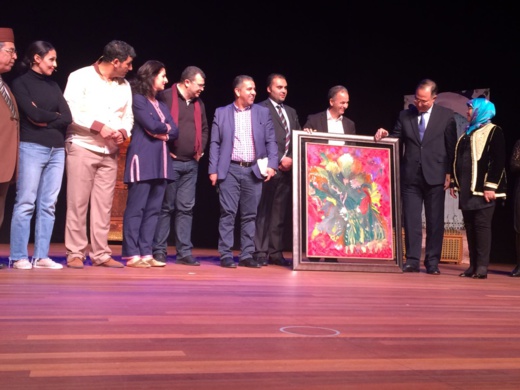 نشطاء وكوميديون مغاربة يبصمون بنجاح على جولة فنية تضم موائد مستديرة وتكريمات بديار هولندا نشطاء وكوميديون مغاربة يبصمون بنجاح على جولة فنية تضم موائد مستديرة وتكريمات بديار هولندا