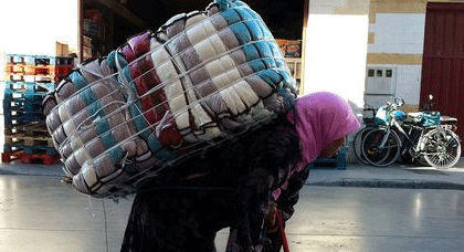إسبانيا تجني 400 مليار من مآسي 9000 حمّال مغربي إسبانيا تجني 400 مليار من مآسي 9000 حمّال مغربي