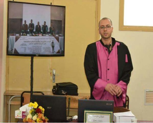 محمد زعاج ينال شهادة الدكتوراه بميزة مشرف جدا بحضور ثلة من الادكاترة والمهتمين محمد زعاج ينال شهادة الدكتوراه بميزة مشرف جدا بحضور ثلة من الادكاترة والمهتمين