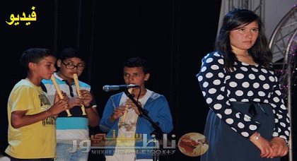 الطفلة الناظورية "مريم" التي غنّت أول مرة فأبهرت الجمهور تغني عن "الأم" بصوتها الملائكي