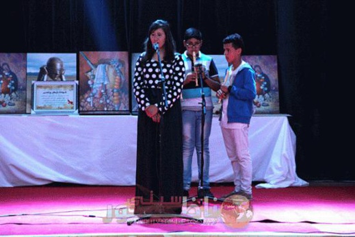 الطفلة الناظورية "مريم" التي غنّت أول مرة فأبهرت الجمهور تغني عن "الأم" بصوتها الملائكي الطفلة الناظورية "مريم" التي غنّت أول مرة فأبهرت الجمهور تغني عن "الأم" بصوتها الملائكي