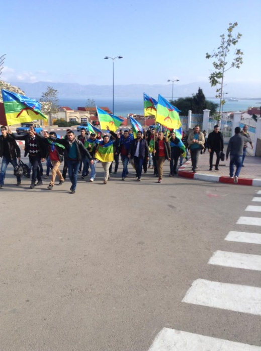 أبناء إقليم الناظور يتدفقون على الحسيمة ويبصمون على مشاركة مكثفة بمسيرة أربعينية محسن فكري أبناء إقليم الناظور يتدفقون على الحسيمة ويبصمون على مشاركة مكثفة بمسيرة أربعينية محسن فكري