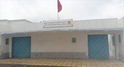 تلاميذ بثانوية الشريف محمد أمزيان بدون دروس اللغة الفرنسية والمدير يطالبهم بتوجيه شكايتهم الى النيابة تلاميذ بثانوية الشريف محمد أمزيان بدون دروس اللغة الفرنسية والمدير يطالبهم بتوجيه شكايتهم الى النيابة