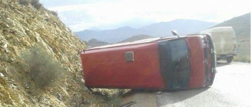 إنقلاب سيارة تحمل عدد من المتسوقين كاد أن يؤدي الى كارثة على الطريق الرابطة بين تمسمان وابن طيب إنقلاب سيارة تحمل عدد من المتسوقين كاد أن يؤدي الى كارثة على الطريق الرابطة بين تمسمان وابن طيب