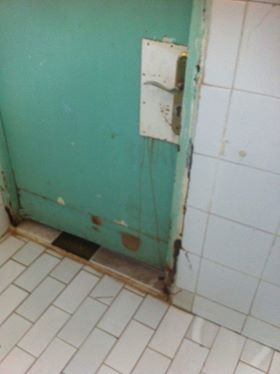 صور مثيرة تكشف الحالة الكارثية لمراحيض المستشفى الحسني بالناظور