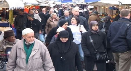 الجالية المغربية بهولندا تعاني من الإقصاء في نيل الوظائف