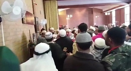 محاضرة في مسجد بهولندا تنتهي بعراك بين مغاربة وسلفيين