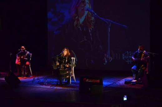 سعيدة فكري وأميمة بلاح وسيليا الزياني في افتتاح مهرجان "بويا" النسائي للموسيقي بالحسيمة سعيدة فكري وأميمة بلاح وسيليا الزياني في افتتاح مهرجان "بويا" النسائي للموسيقي بالحسيمة