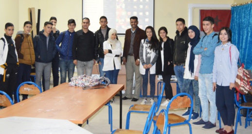 الإعلامي رضوان بنداود يُلقّن لتلامذة ثانوية "ابن سينا" التأهيلية كيفية التقاط الصورة الصحفية