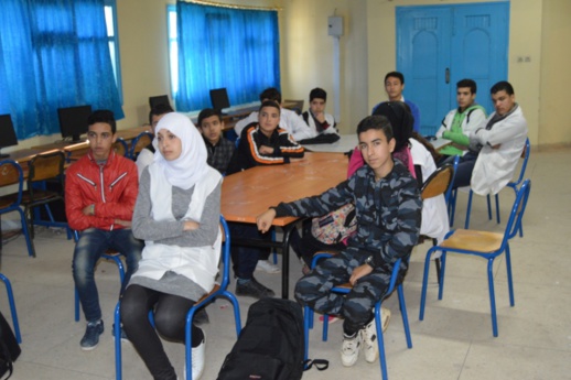 الإعلامي رضوان بنداود يُلقّن لتلامذة ثانوية "ابن سينا" التأهيلية كيفية التقاط الصورة الصحفية الإعلامي رضوان بنداود يُلقّن لتلامذة ثانوية "ابن سينا" التأهيلية كيفية التقاط الصورة الصحفية