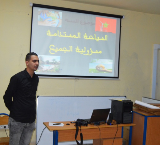 الإعلامي رضوان بنداود يُلقّن لتلامذة ثانوية "ابن سينا" التأهيلية كيفية التقاط الصورة الصحفية