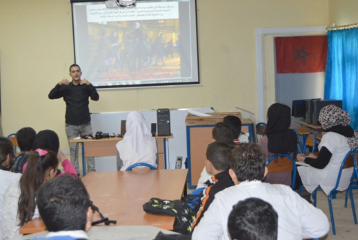 الإعلامي رضوان بنداود يُلقّن لتلامذة ثانوية "ابن سينا" التأهيلية كيفية التقاط الصورة الصحفية الإعلامي رضوان بنداود يُلقّن لتلامذة ثانوية "ابن سينا" التأهيلية كيفية التقاط الصورة الصحفية