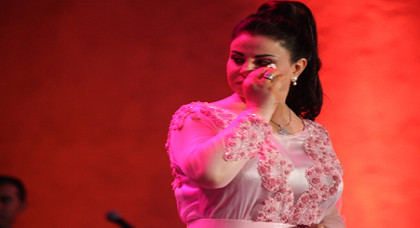 الفنانة لطيفة رأفت للناظورية كوثر براني: أداؤك لأغنيتي "أنا فعارك يا يما" أبكاني الفنانة لطيفة رأفت للناظورية كوثر براني: أداؤك لأغنيتي "أنا فعارك يا يما" أبكاني