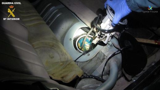 حجز كمية من المخدرات مخبأة داخل زجاجات المياه المعدنية بميناء مليلية المحتلة حجز كمية من المخدرات مخبأة داخل زجاجات المياه المعدنية بميناء مليلية المحتلة