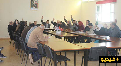 دورة إستثنائية في جماعة دار الكبداني تبدأ بمشادات كلامية وتنتهي باتفاق دورة إستثنائية في جماعة دار الكبداني تبدأ بمشادات كلامية وتنتهي باتفاق