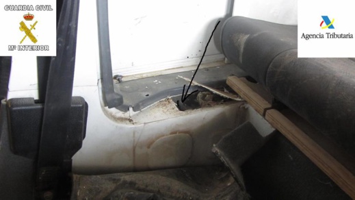 اعتقال مواطن مغربي كان بصدد تهريب كمية من المخدرات من ميناء مليلية الى الجنوب الاسباني اعتقال مواطن مغربي كان بصدد تهريب كمية من المخدرات من ميناء مليلية الى الجنوب الاسباني