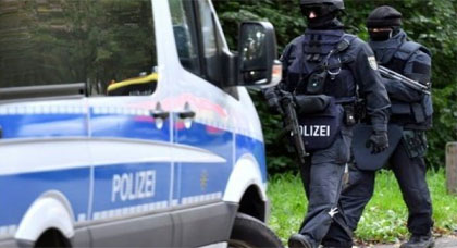 تنيفذ عمليات دهم لمنازل عدة أشخاص بألمانيا تنيفذ عمليات دهم لمنازل عدة أشخاص بألمانيا