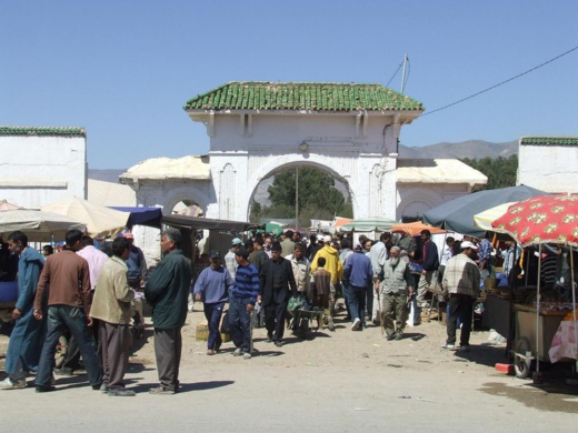 مواطنون غاضبون من الفوضى التي يتسبب بها تجار السوق الأسبوعي بميضار مواطنون غاضبون من الفوضى التي يتسبب بها تجار السوق الأسبوعي بميضار