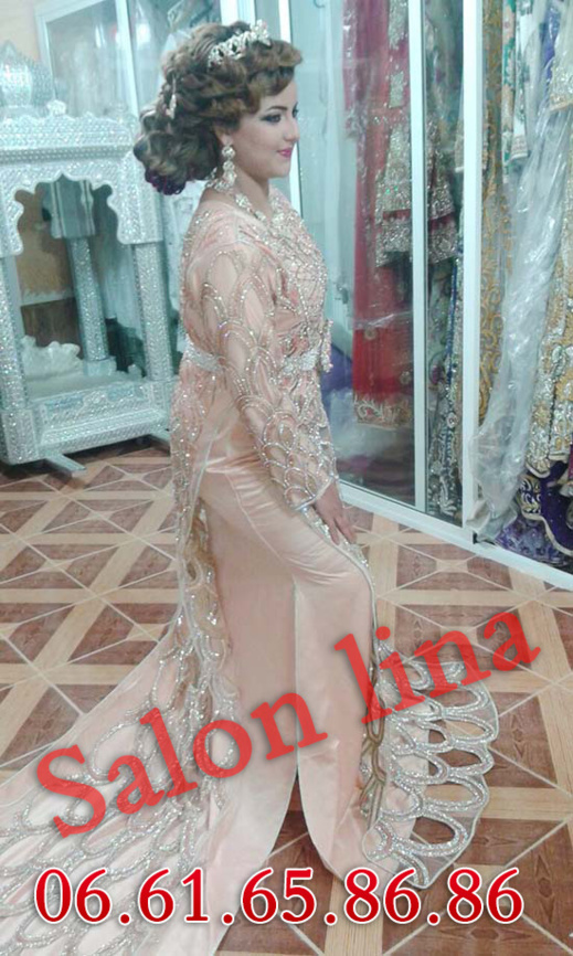 صالون "لينا" يقدم لزبنائه أجود ملابس العرائس وأخر ما جد في عالم التزيين صالون "لينا" يقدم لزبنائه أجود ملابس العرائس وأخر ما جد في عالم التزيين